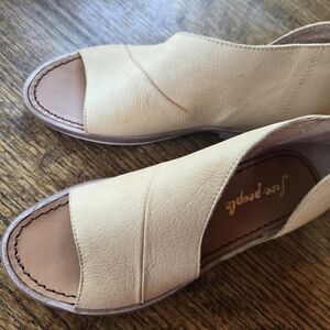 Free People Mont Blanc Sandal. Light Tan Soft Leather! Never Worn Size EU 36.